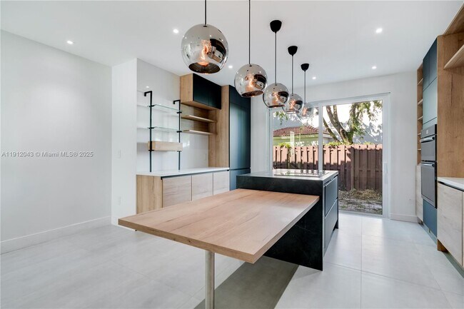 Building Photo - 11583 NW 69th Terrace