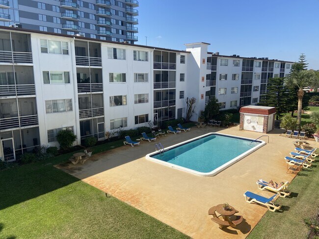 Building Photo - 4500 N Flagler Dr