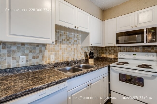 Building Photo - 245 Mc Donnell Ave