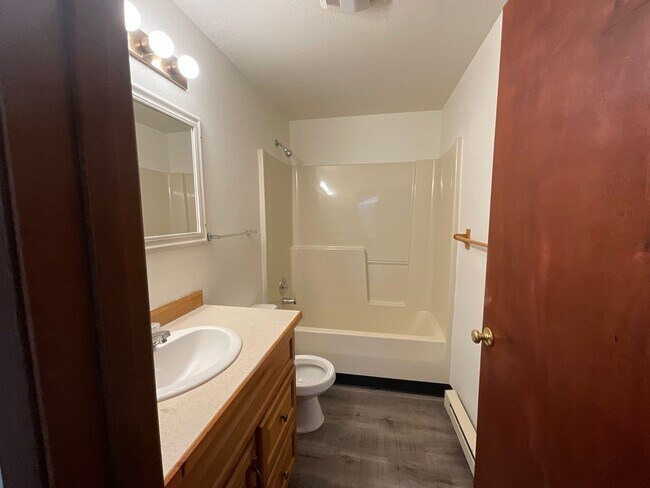 Building Photo - 1/2 MONTH OFF RENT if you move in during A...