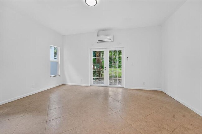 Building Photo - 2612 Florida Blvd