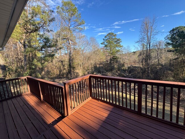 Building Photo - Nice 3/2 House in Silver Creek with bonus rooms- $1,495