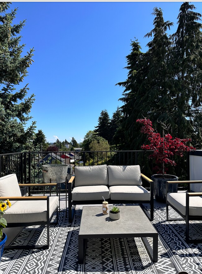 Building Photo - Modern Ballard Townhouse | 3 Beds, 2.5 Bat...