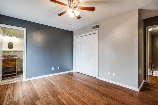 Building Photo - 9910 Royal Ln