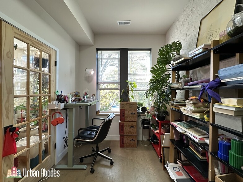 Building Photo - 841 N Mozart St