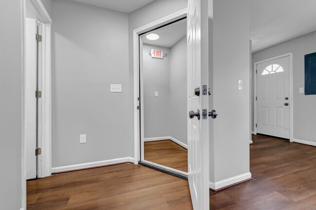 Building Photo - 2103 Chelsea Terrace