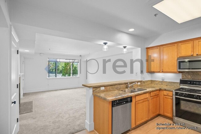Building Photo - 1310 Creekside Dr
