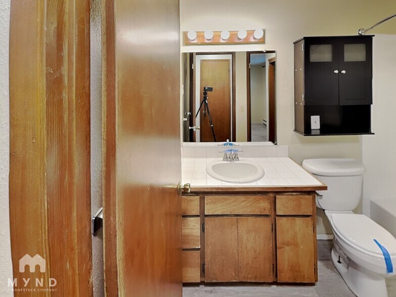 Building Photo - 218 10th St