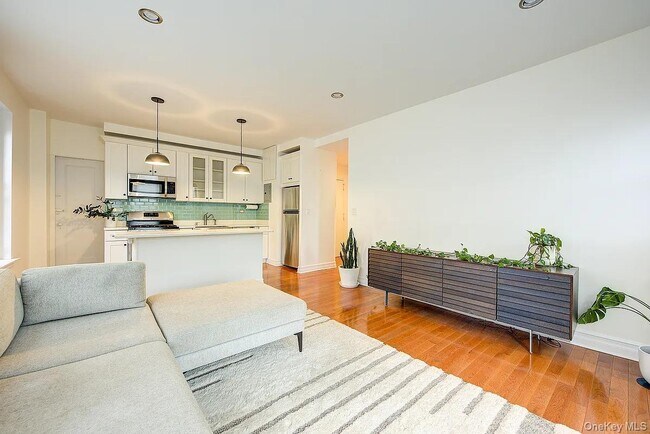 Building Photo - 6 Burns St