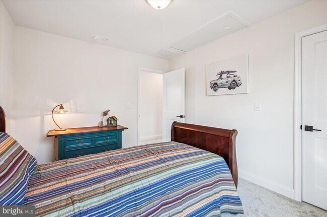 Building Photo - 607 North St