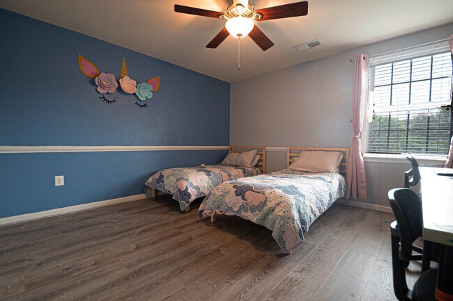Building Photo - 15446 Painters Cove Way