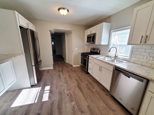 Building Photo - 5BR Home in Belknap Lookout, Walk to Downtown and Medical Mile