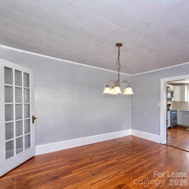 Building Photo - 508 S Main St