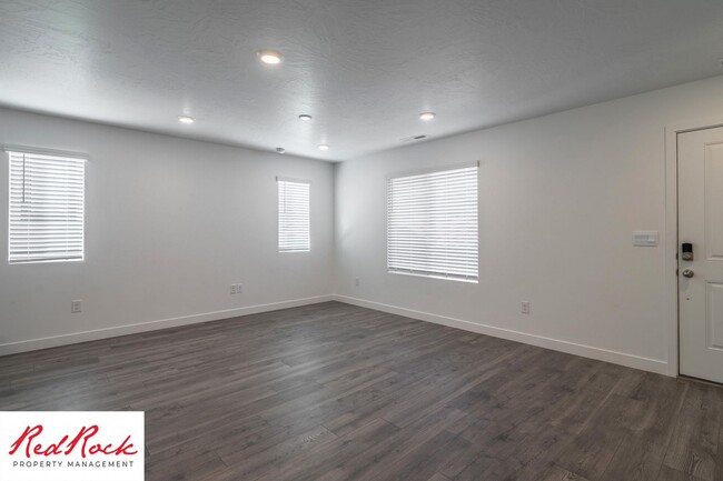 Building Photo - Brand New End Unit Townhome In Long Valley