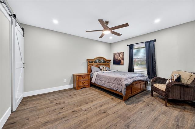 Building Photo - 604 E Summit St