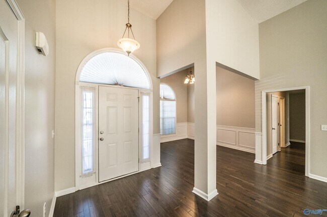 Building Photo - 129 High Noon Ln
