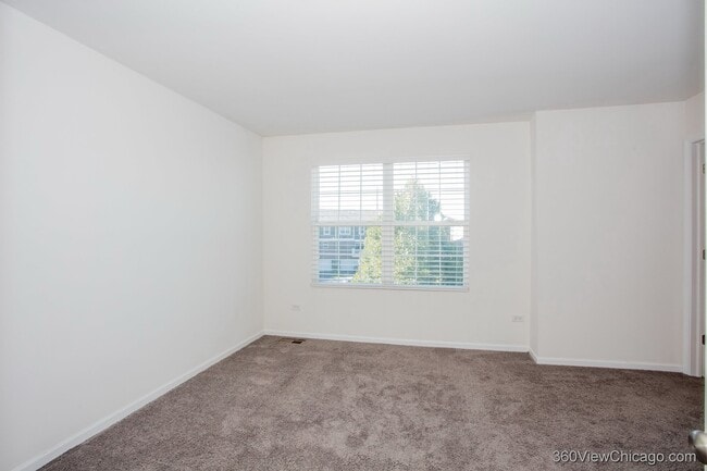 Building Photo - 4326 Monroe Ave