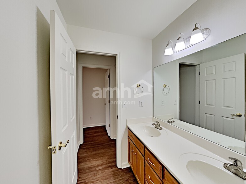 Building Photo - 1914 Amacher Dr