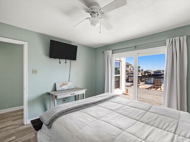 Building Photo - 334 Paradise Dr