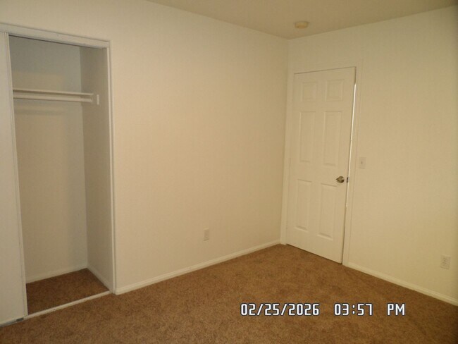 Building Photo - 3 Bedrooms, 2 Bathrooms, Approx 1582 sq. ft., 2 Car Garage, Fenced Back Yard, Rock-scaped Front Y...