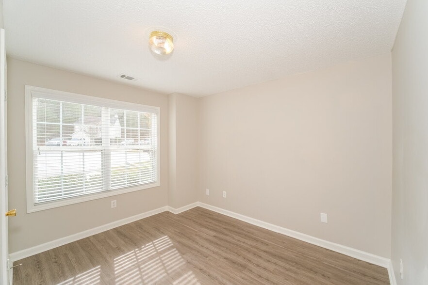 Building Photo - 2150 Ivy Ln