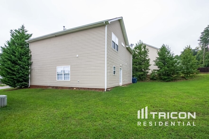 Building Photo - 6135 Sid Crane Dr