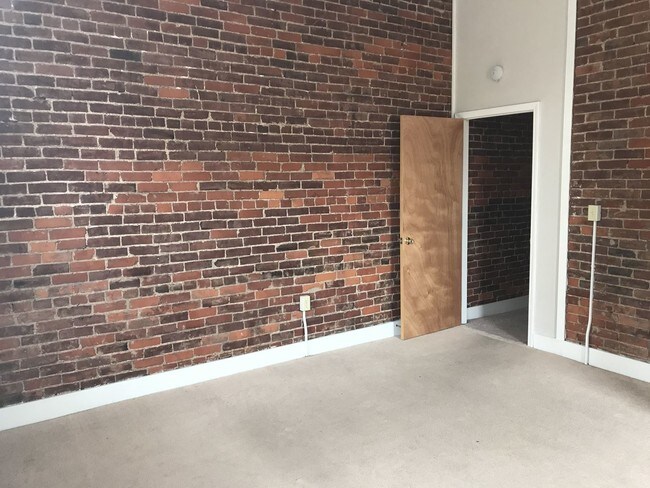 Building Photo - 1009 S 3rd St