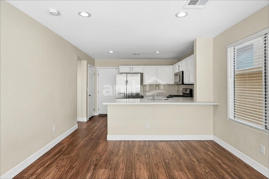 Building Photo - 9438 Havasu Canyon Ave