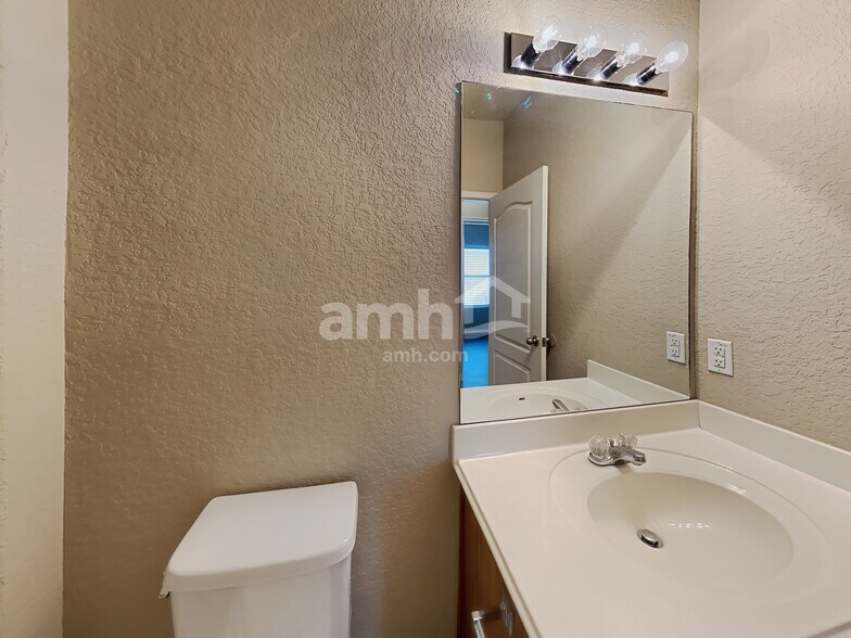 Building Photo - 5707 Sendero Spring