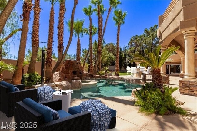 Building Photo - 1008 Trophy Hills Dr