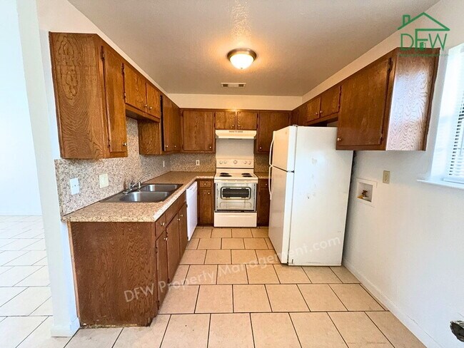 Building Photo - 2-Bed, 1.5-Bath Townhome in Celina ISD