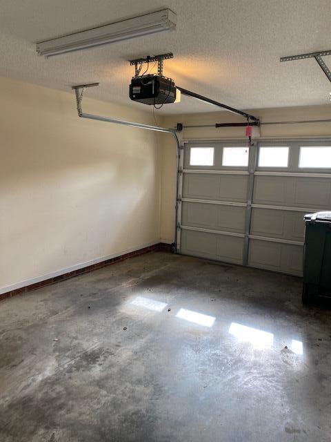 Building Photo - 3501 Beacon Dr