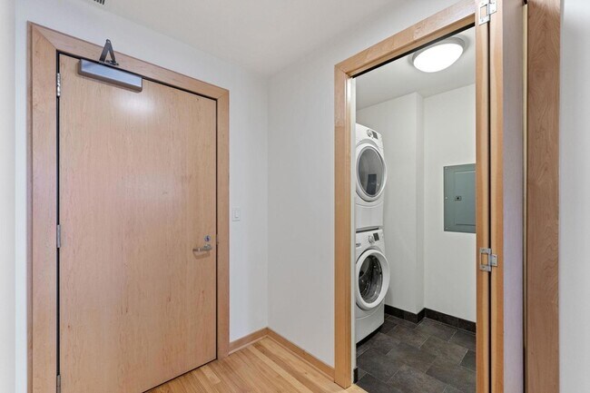 Building Photo - 740 Portland Ave