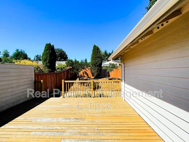 Building Photo - 3022 Russell Way