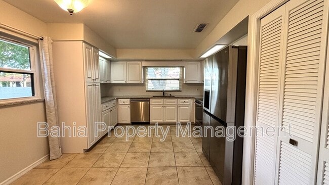 Building Photo - 8215 Saragoza Ct