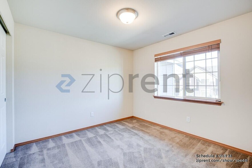 Building Photo - Unit