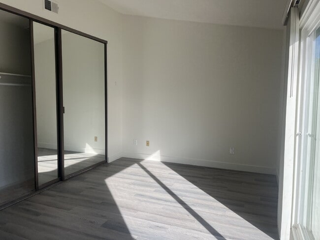 Building Photo - "Charming 4-Bedroom Coastal Retreat with 2 Baths"