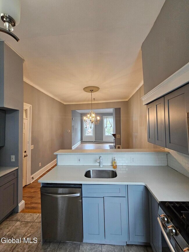 Building Photo - 32 1st St