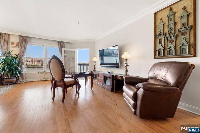 Building Photo - 108 The Promenade