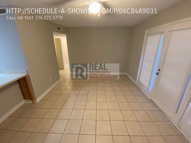 Building Photo - Pristine 2 Bed / 2 Bath Condo on Glendale ...