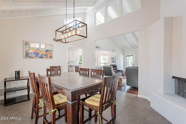 Building Photo - 8257 E Del Cadena Dr
