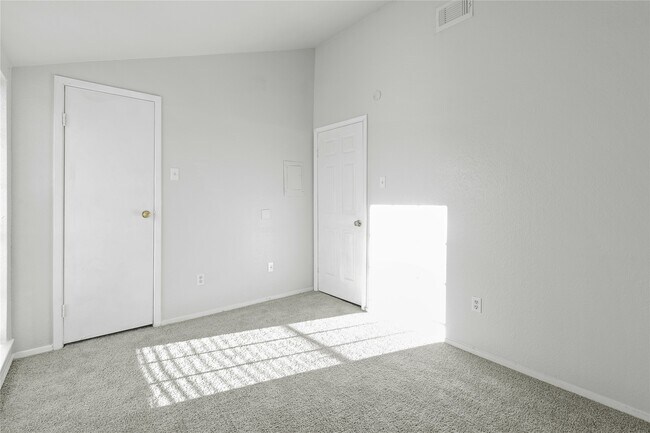 Building Photo - 8703 Victorian Village Dr