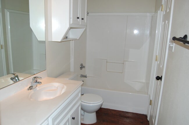 Building Photo - Stylish 3/2/2 Home with Fireplace and Cove...