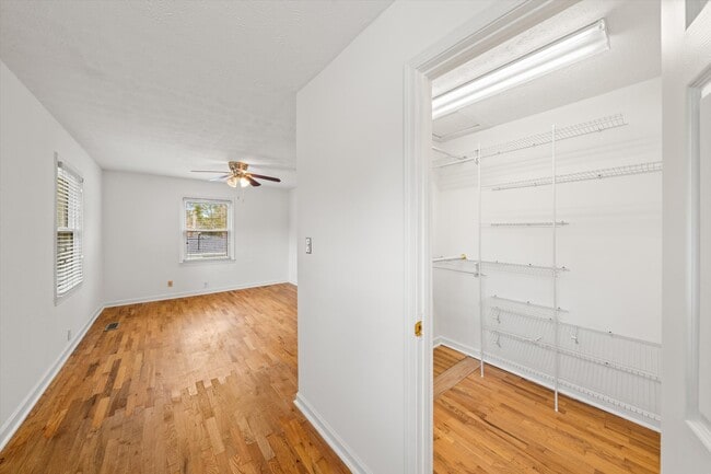 Building Photo - 6929 Mackin Ln