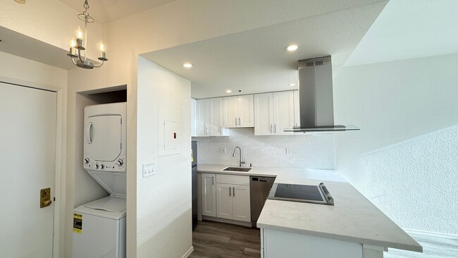 Building Photo - The BAYCREST: Updated 1BR/1BA + Parking!  ...