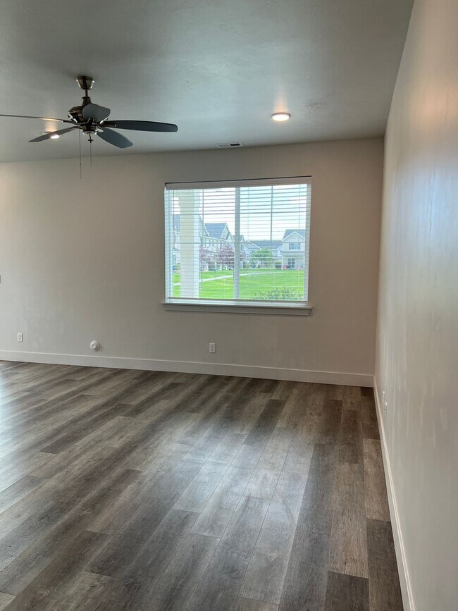 Building Photo - Beautiful 3 Bed, 2.5 Bath Townhome in Summerfield Subdivision | $1,995/month