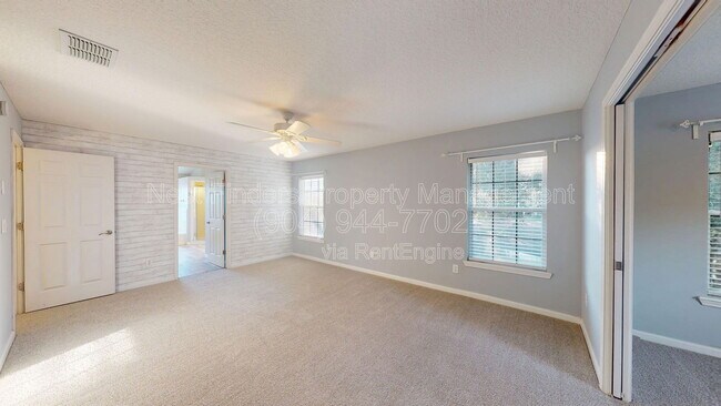 Building Photo - 281 Village Green Ave