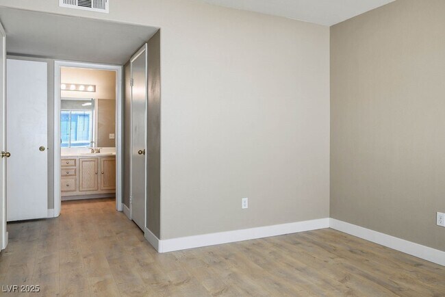 Building Photo - 3103 Key Largo Dr