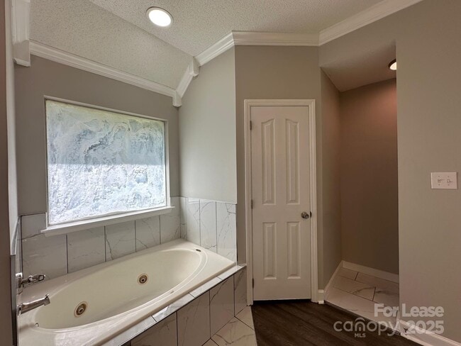 Building Photo - 1617 Sugar Hollow Dr