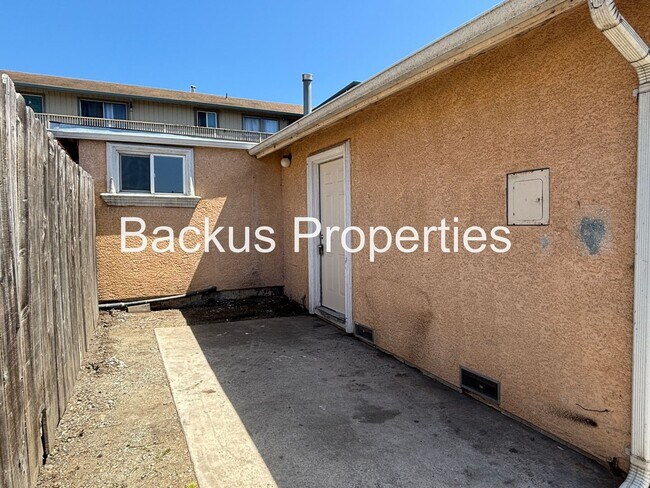 Building Photo - 516 James St